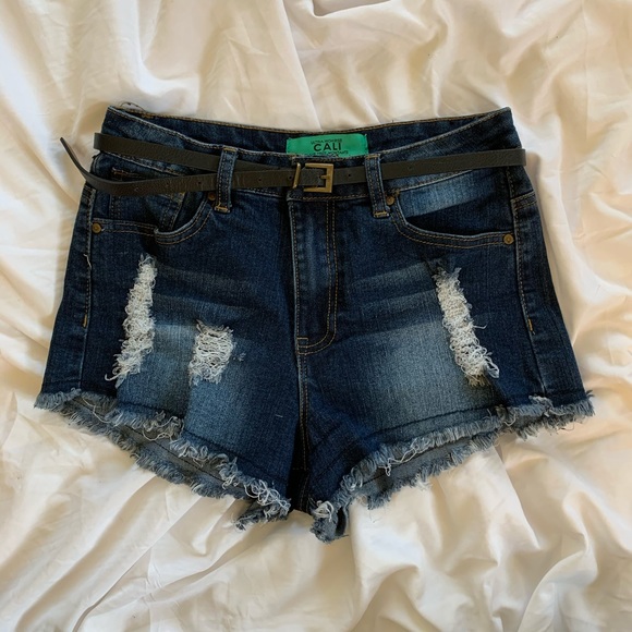 High Waisted Urban Denim Shorts with Free Belt! - Picture 2 of 8